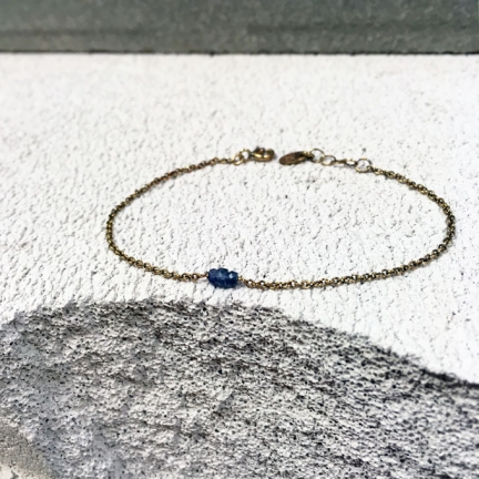 GOLD CHAIN BRACELET WITH SAPPHIRES