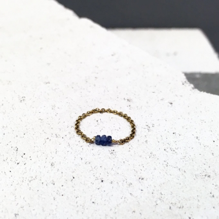 GOLD CHAIN RING WITH SAPPHIRES